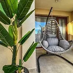 Seaside Sunset - Free Parking Apartment