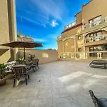 Seaside Sunset - Free Parking Apartment