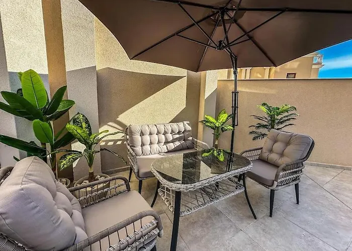 Seaside Sunset - Free Parking Apartment *