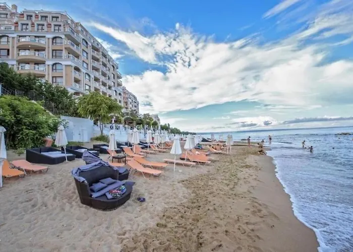 Seaside Sunset - Free Parking Golden Sands